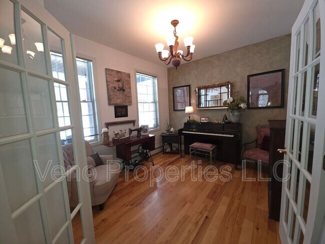 Building Photo - 1023 Packer Rd