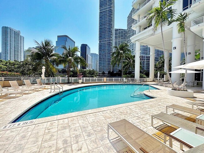 Building Photo - 801 Brickell Key Blvd