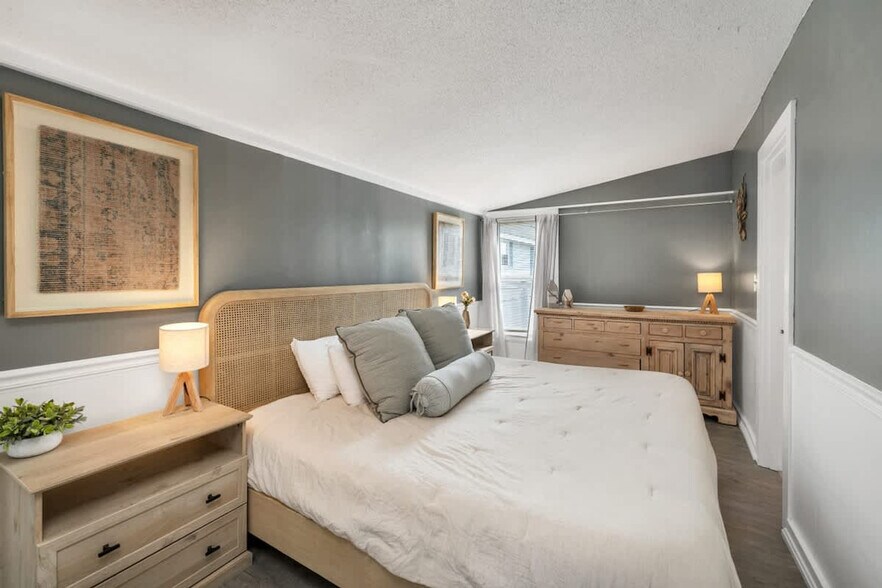 Building Photo - 9 Cole St