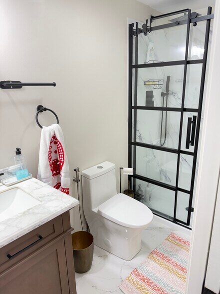 Building Photo - 1058 Longford Rd