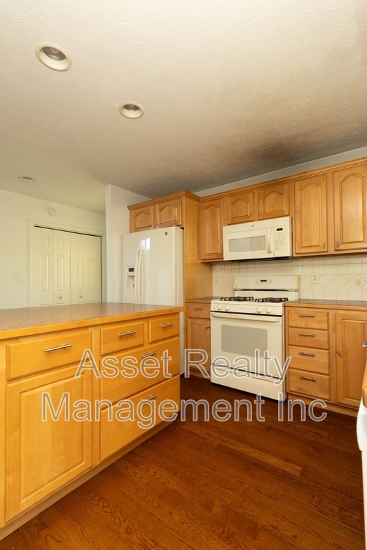 Building Photo - 2084 Allenridge Dr