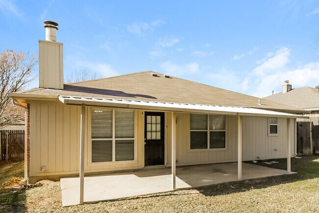 Building Photo - 2213 Whispering Wind St