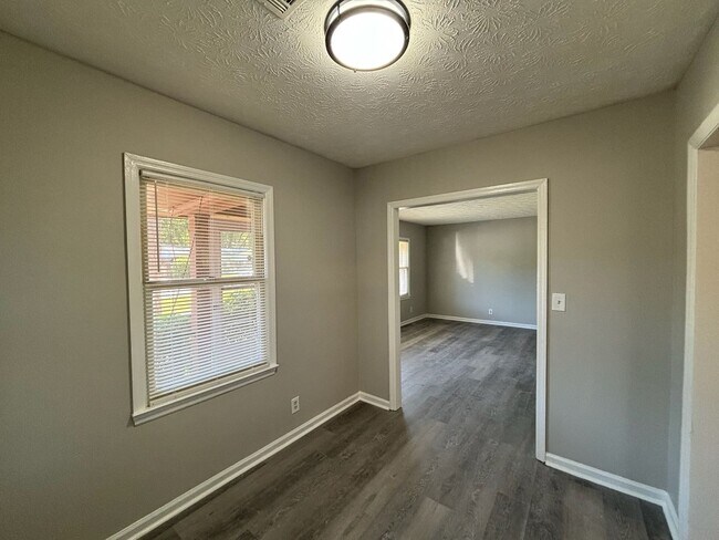 Building Photo - New On the Market!