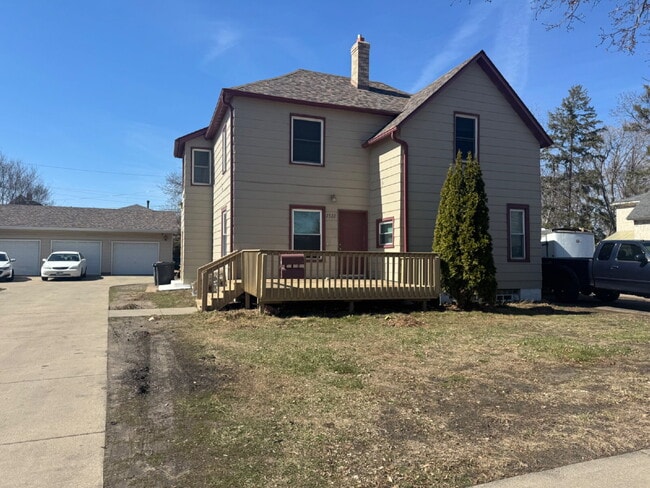 Building Photo - 2522 5th St NE