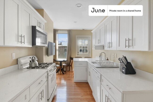Building Photo - Room in Shared 4 bed/1 bath home in Allston