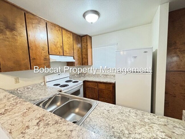 Building Photo - 1516 South Ct