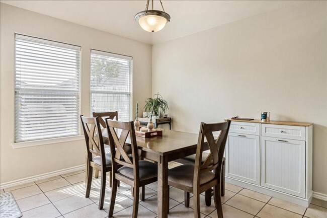 Building Photo - 3906 Las Bahias Dr