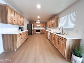 Building Photo - 1126 W Oxford Dr