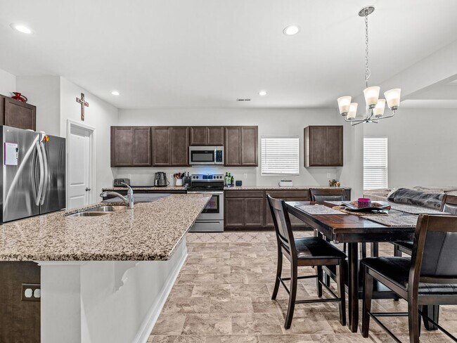 Building Photo - Towne Pointe Community