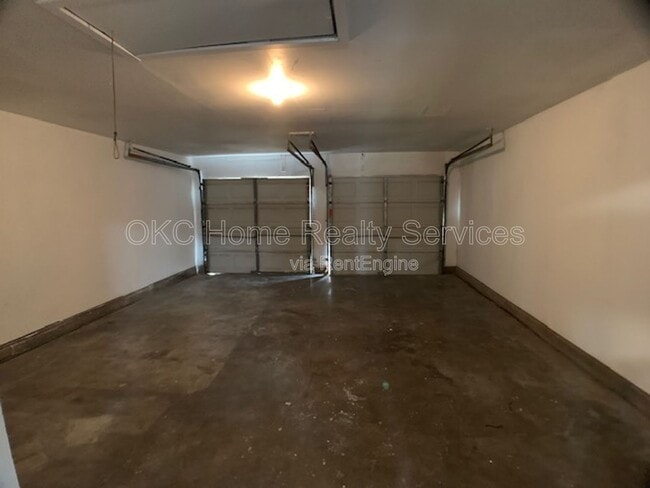 Building Photo - 6812 S Land Ave