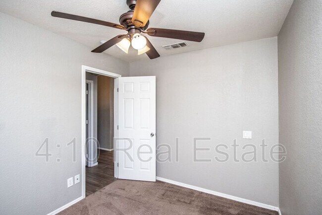 Building Photo - 4650 S Greythorne Way