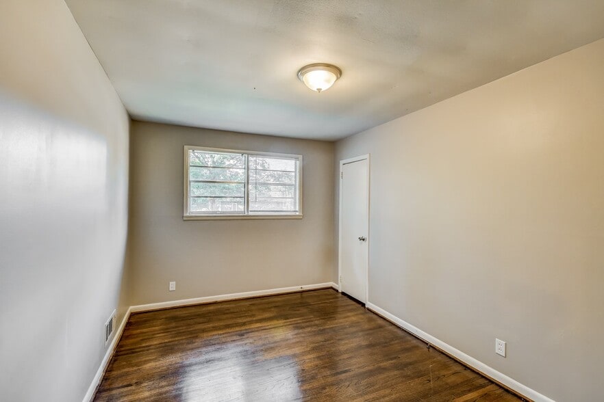 Building Photo - 2515 Ridgewood Rd