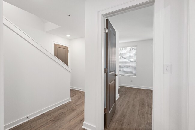 Building Photo - 416 Burton Dr