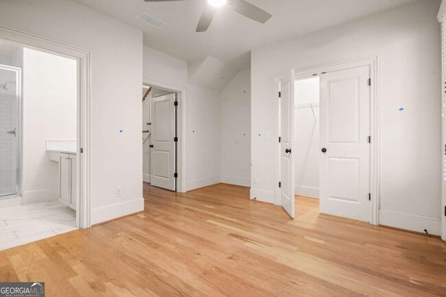 Building Photo - 689 Fraser St SE