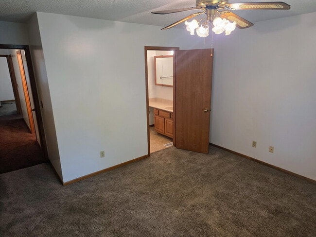 Building Photo - 5310 Brookview Dr