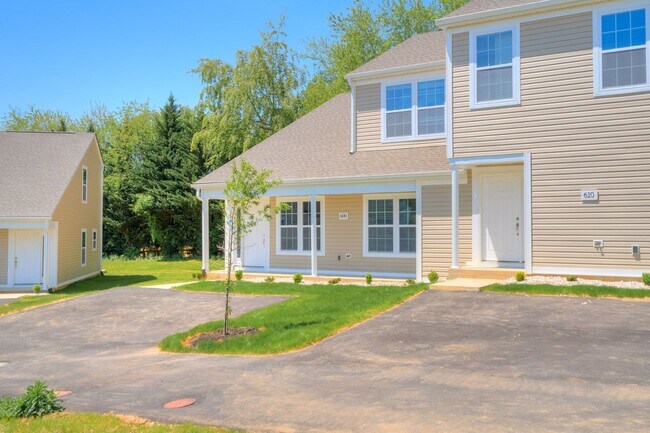 Primary Photo - 500 Twisted Oak Dr NW