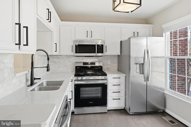 Building Photo - 12831 Silvia Loop