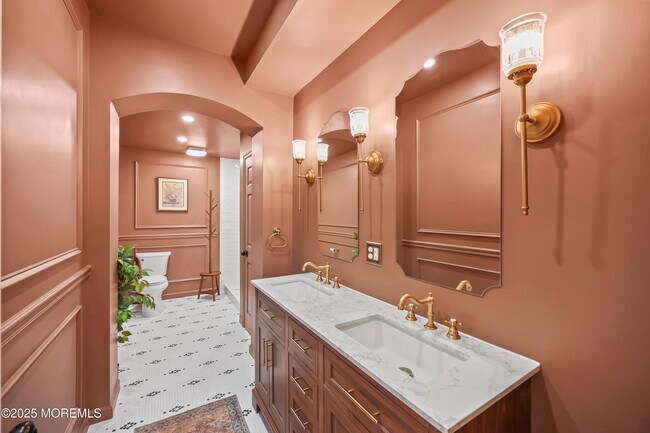 Building Photo - 400 S 1st Ave