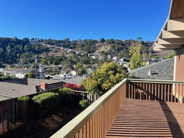 Building Photo - 880 Larkspur Dr