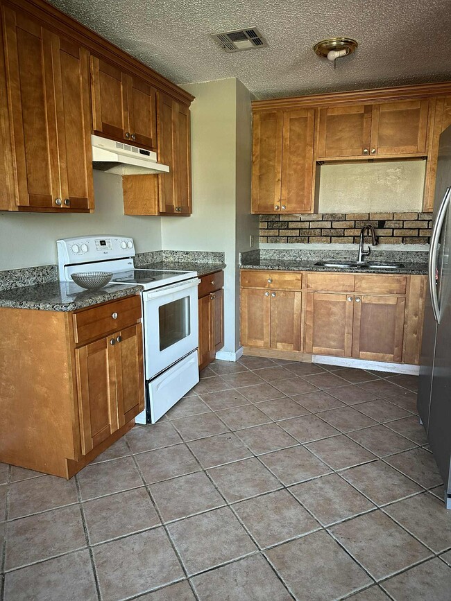 Building Photo - 2944 Dove Ave