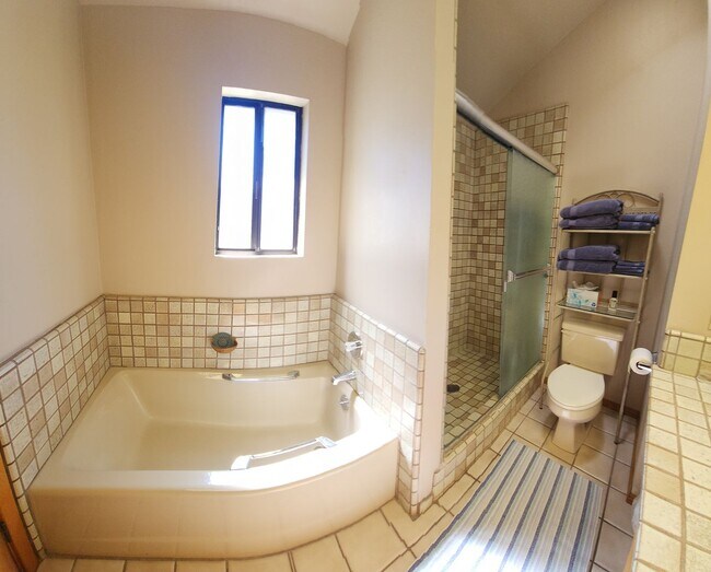 Building Photo - Furnished 3 bed 2.5 bath close to Poly.