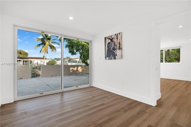 Building Photo - 4701 SW 104th Ct