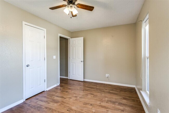 Building Photo - 645 Lloyd Ave