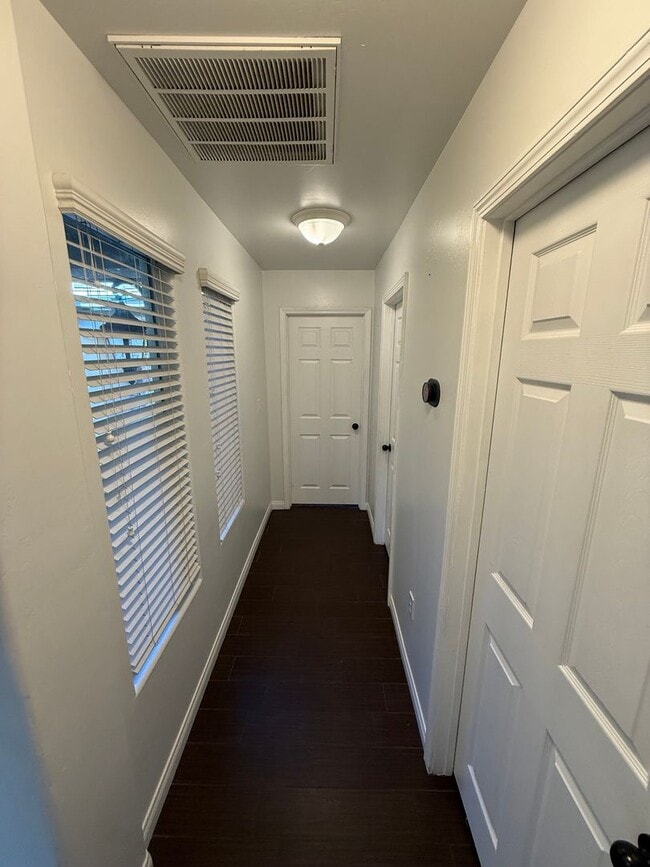 Building Photo - Spacious 4 bed 2 Bath in Desirable NW Bakersfield