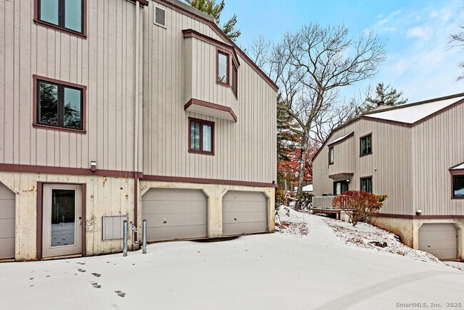 Building Photo - 9 Talcott Ridge Rd