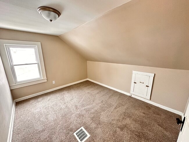 Building Photo - 2704 W Concordia Ave