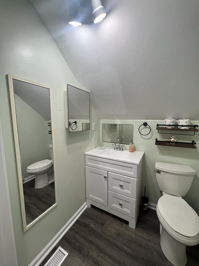 Building Photo - 1219 Forest Dr