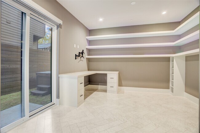 Building Photo - 1116 Peden St