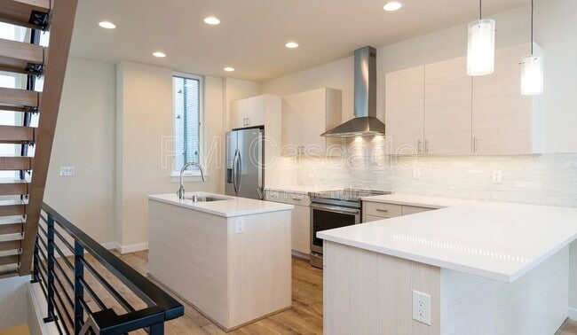 Building Photo - 9227B 16th Ave SW