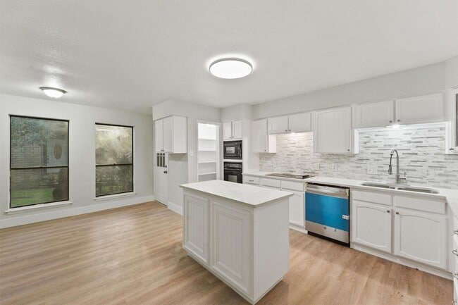 Building Photo - 18118 Lakeside Ln