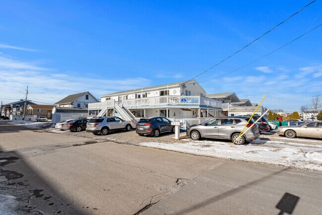 Building Photo - 8 Duston Ave