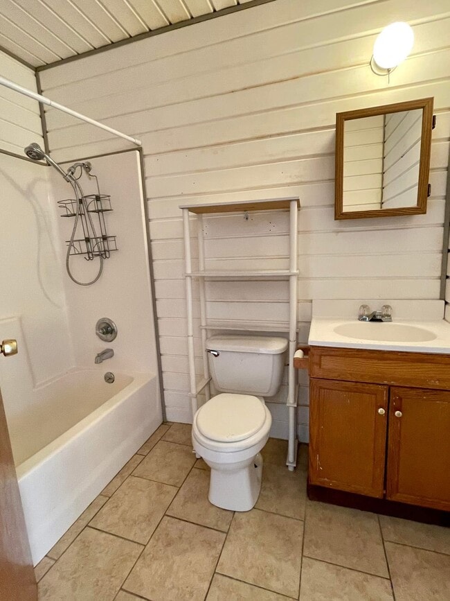 Building Photo - 310 S B St