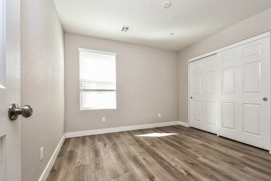 Building Photo - 9004 Tropical Tide Ct