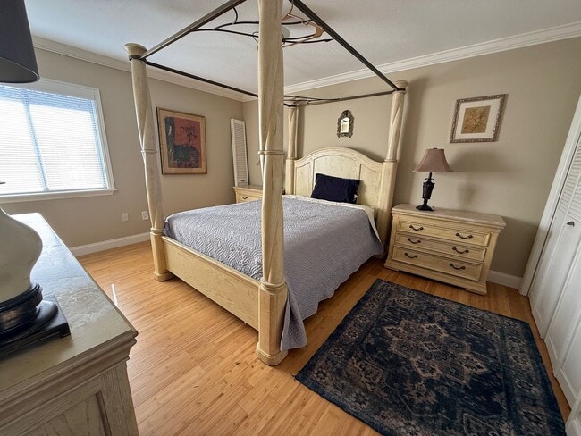 Building Photo - Beautiful 2BR/2BA Condo Centrally located in Sarasota!