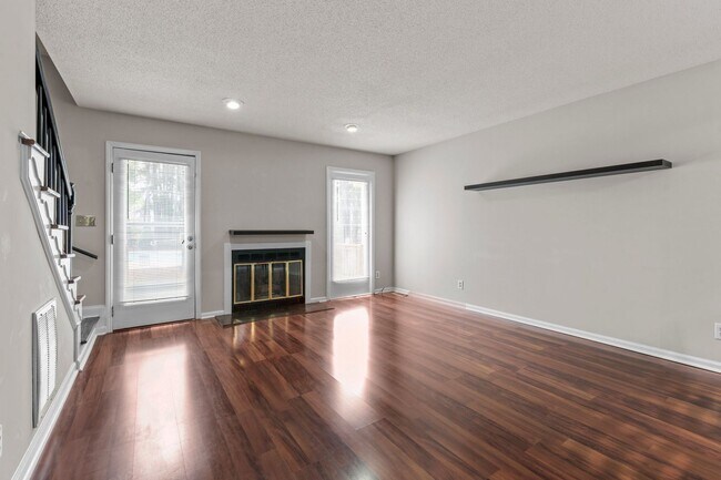 Building Photo - 5624 Darrow Dr