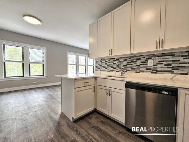 Building Photo - 1 bedroom in CHICAGO IL 60613