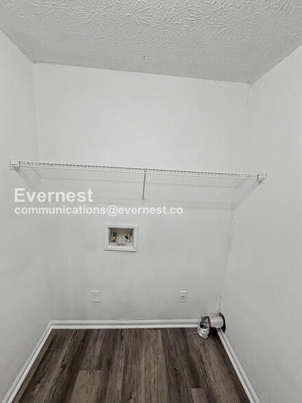 Building Photo - 800 Cedar Lake Dr SE