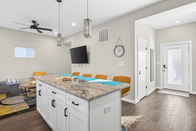 Building Photo - 518 Prospect St