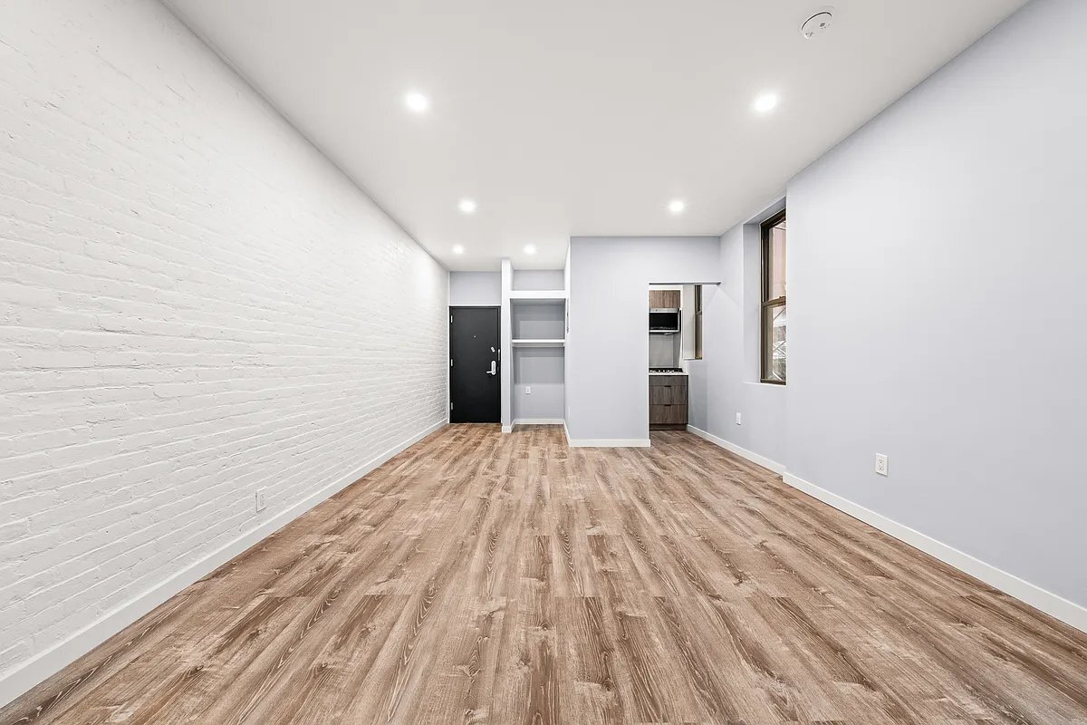 Building Photo - 453 W 48th St