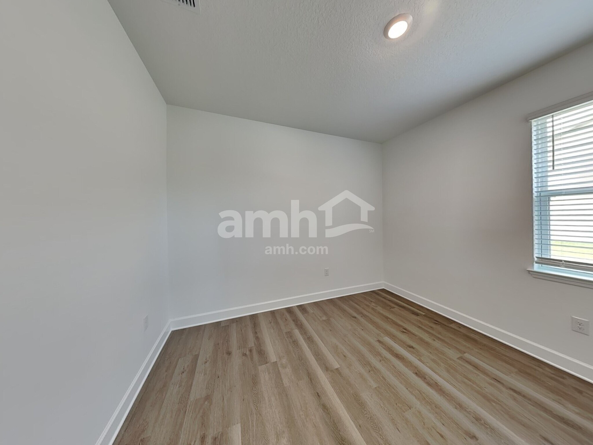 Building Photo - 3007 19th Ave W