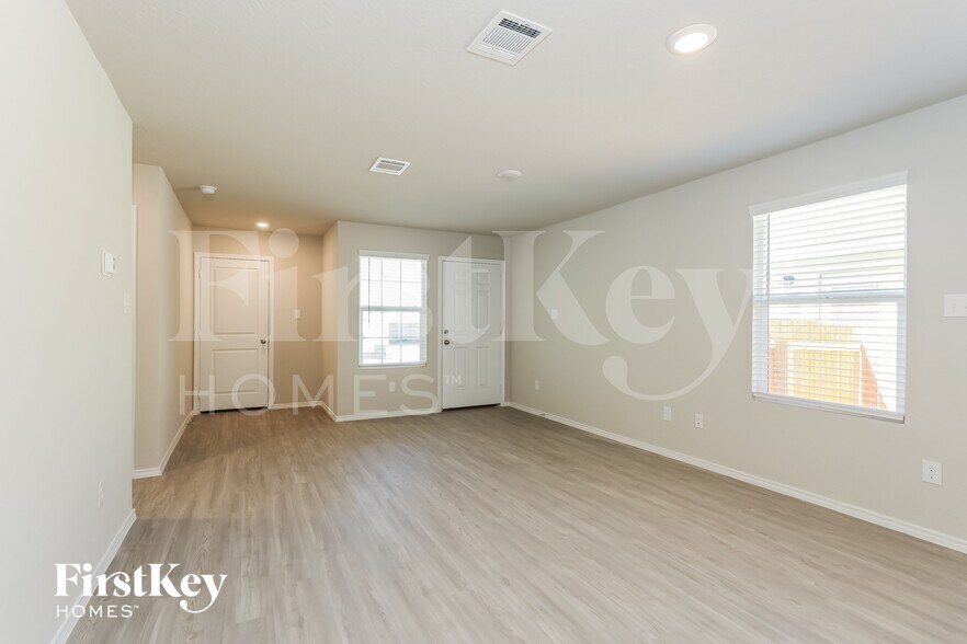 Building Photo - 10719 Prusiner Dr