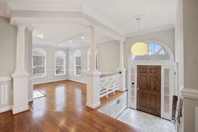 Building Photo - 3 Bedroom 3.5 Bathroom Townhouse// Vienna/...