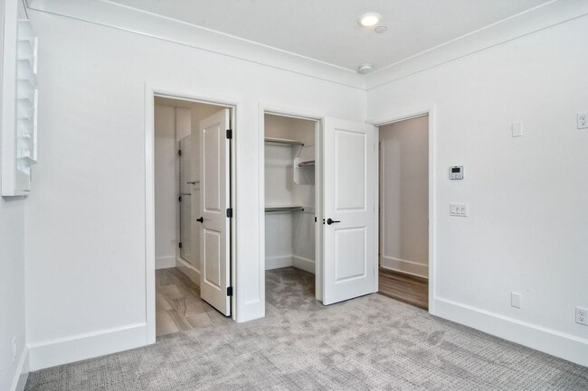 Building Photo - 3 Bedroom Townhome at Bayside Cove!