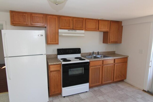 Building Photo - 76 Chestnut St