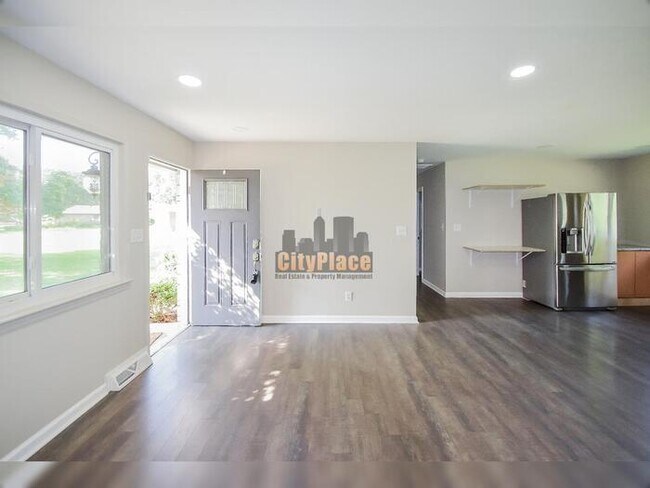 Building Photo - 7504 Honnen Dr N