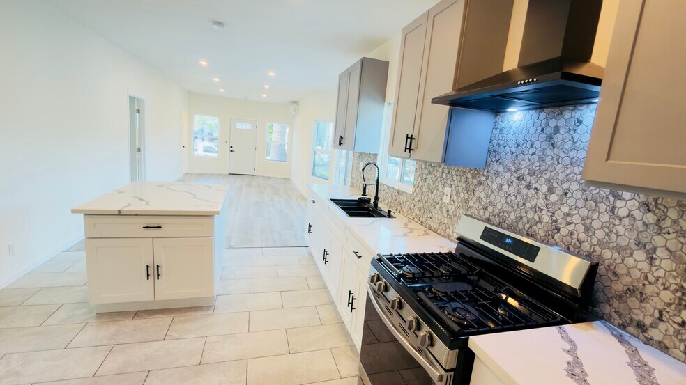 Building Photo - 1162 E 46th St